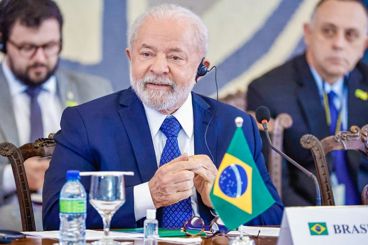 ['Gasto é pagar 13,75% de juros ao sistema financeiro', diz Lula]