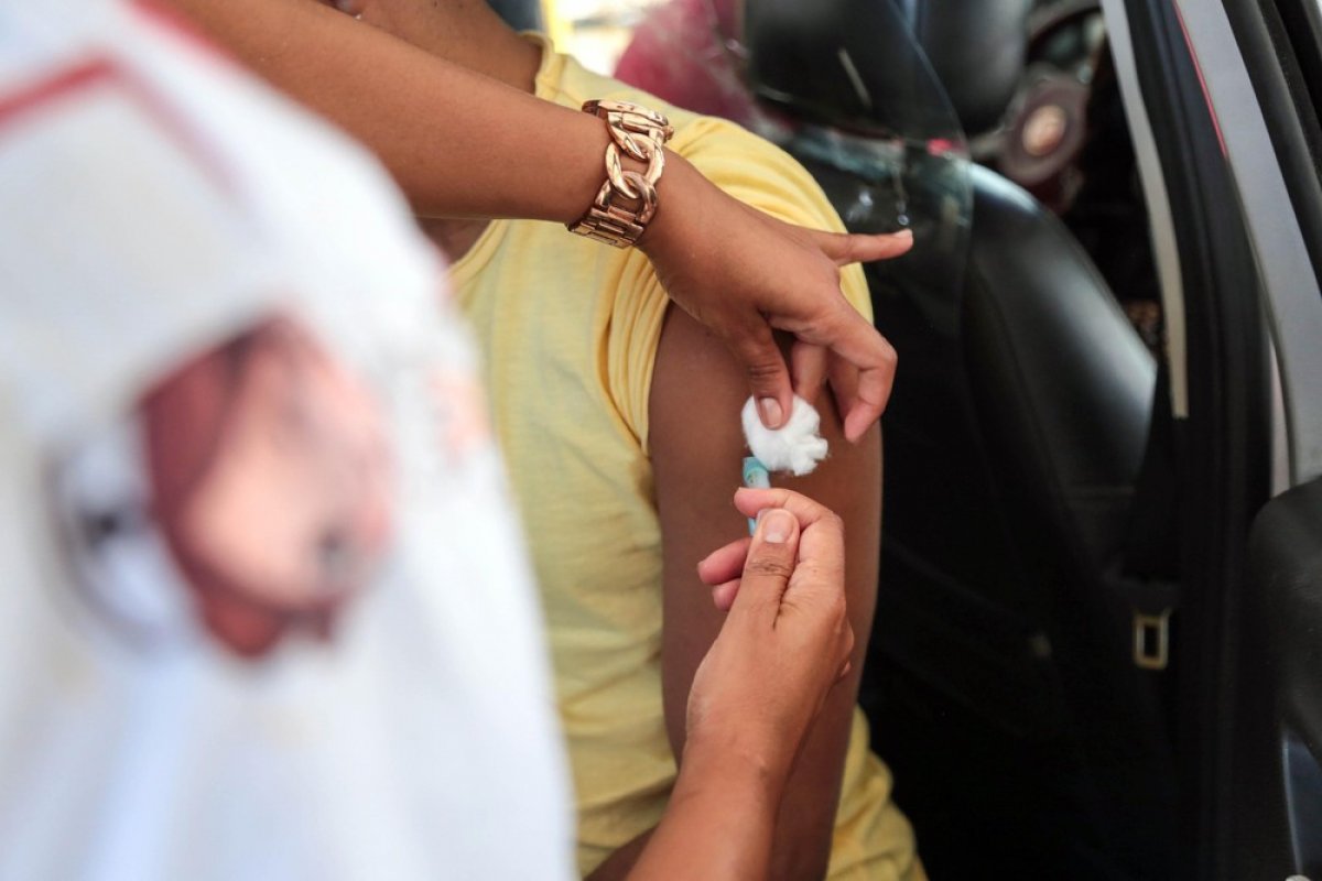 [Vacinação contra Covid é retomada em Salvador nesta segunda (5); confira estratégia]