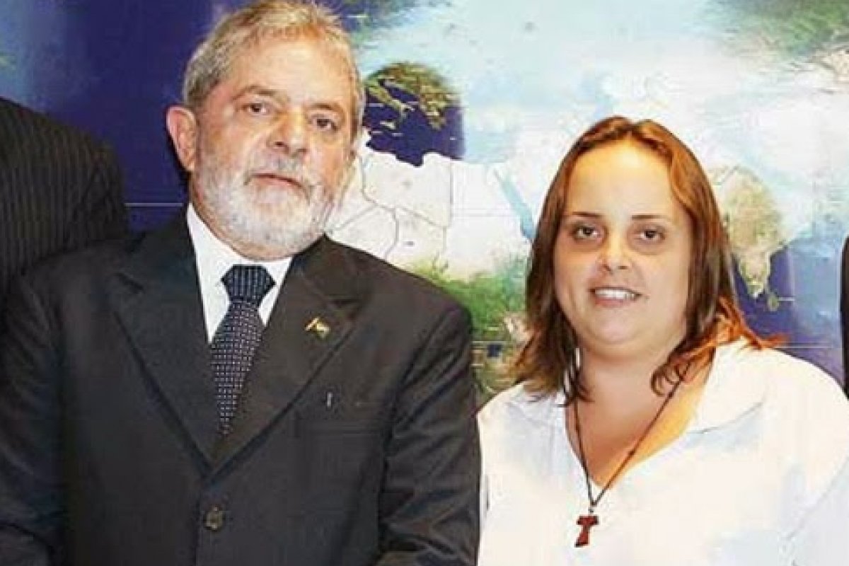 [Senador nomeia a filha de Lula como assistente parlamentar]