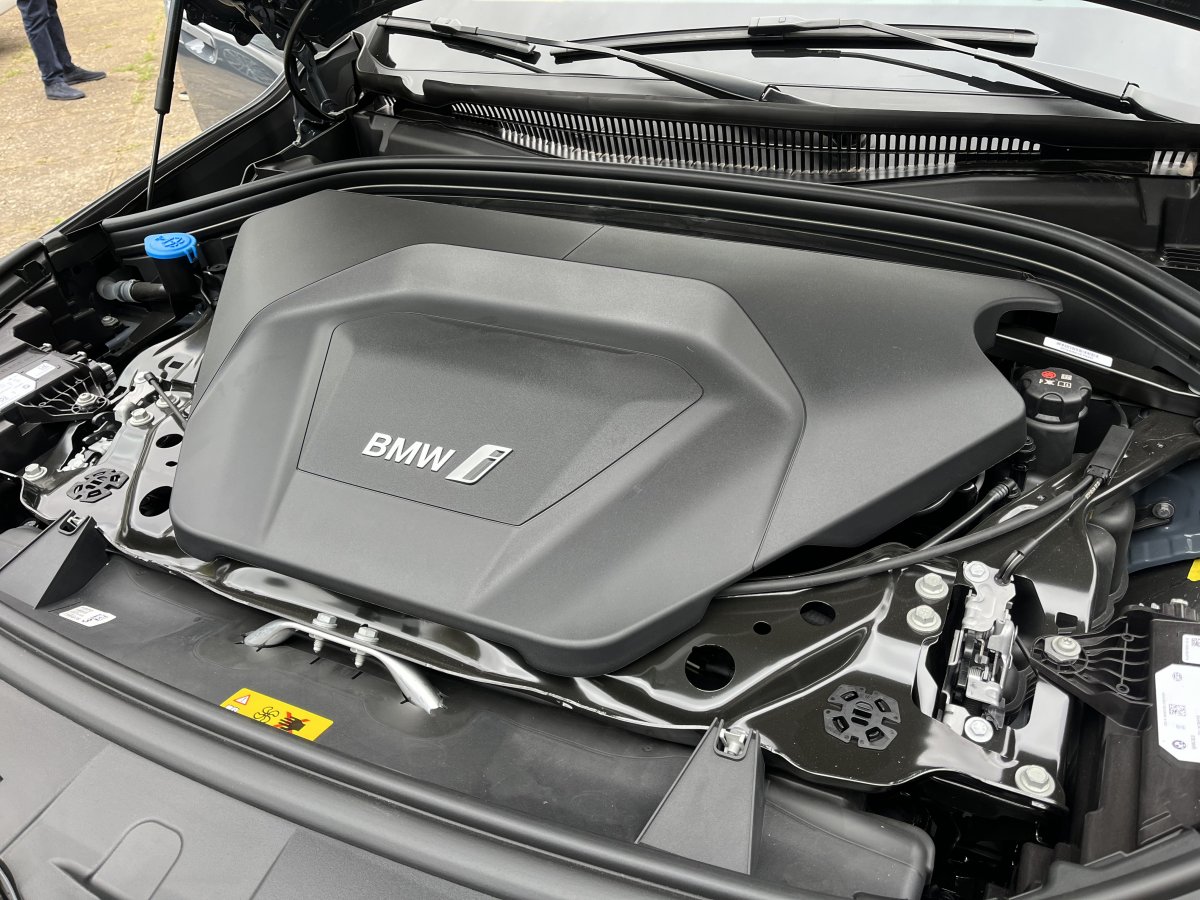 [BMW apresenta novo SUV elétrico iX1 ]