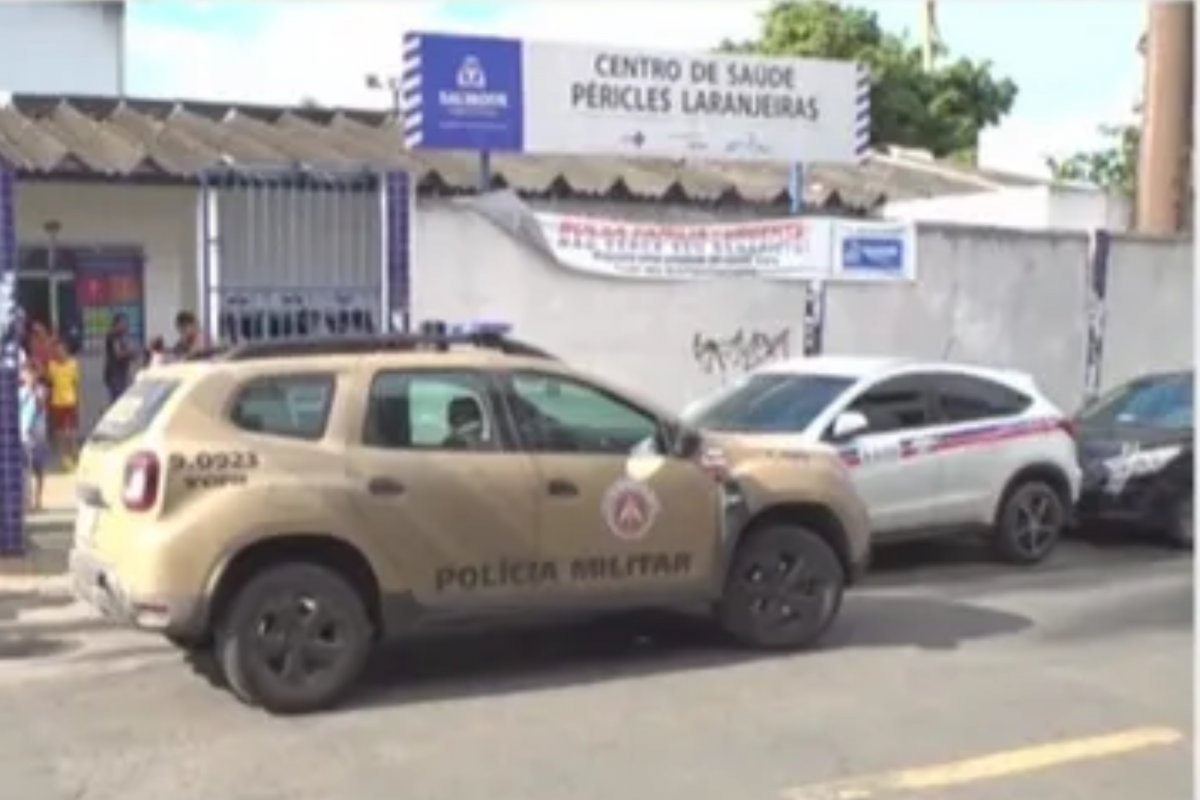 [Homens armados invadem centro de saúde em Salvador e roubam pertences de duas pessoas]