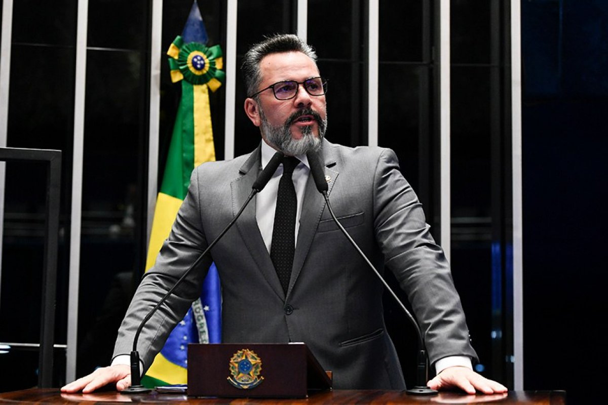 [Federação Médica Brasileira solicita cassação do Senador Alan Rick por discurso controverso]