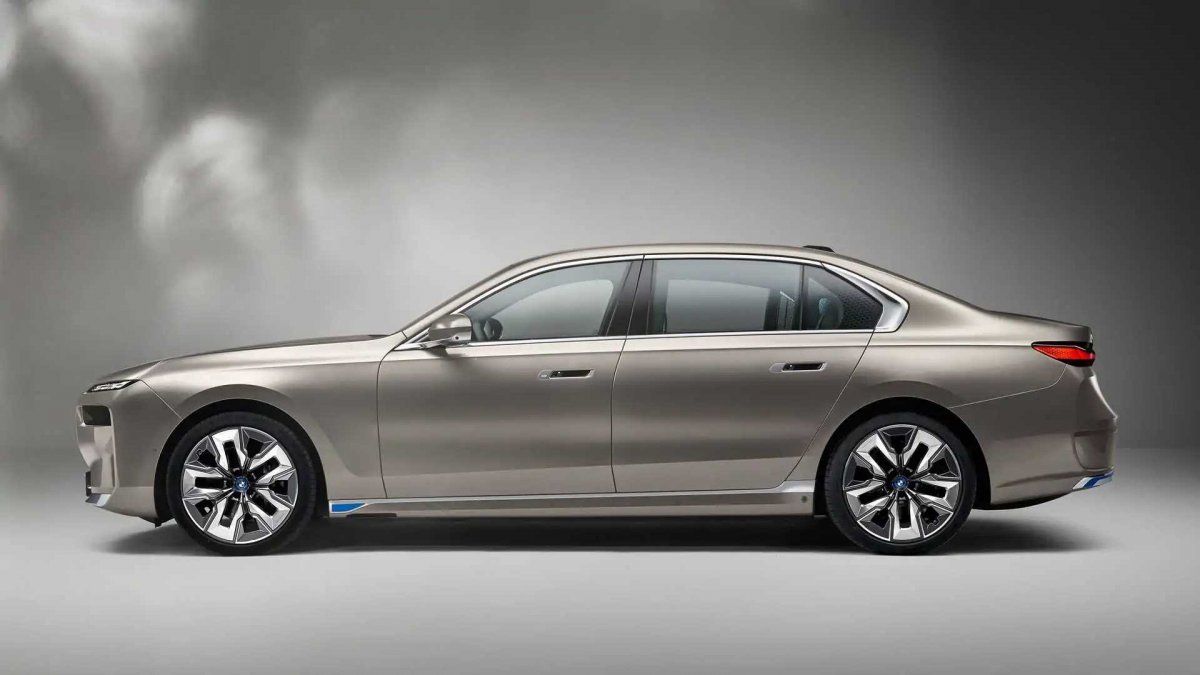 [BMW i7 estreia no país com 544cv por R$ 1,28 milhão]
