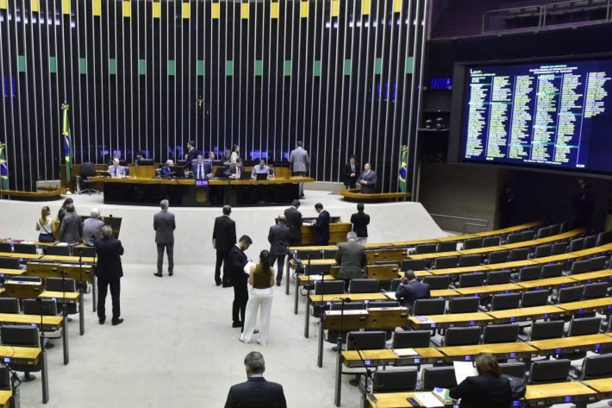 [ICMS: Câmara aprova urgência para PL que compensa estados em R$ 27 bilhões ]