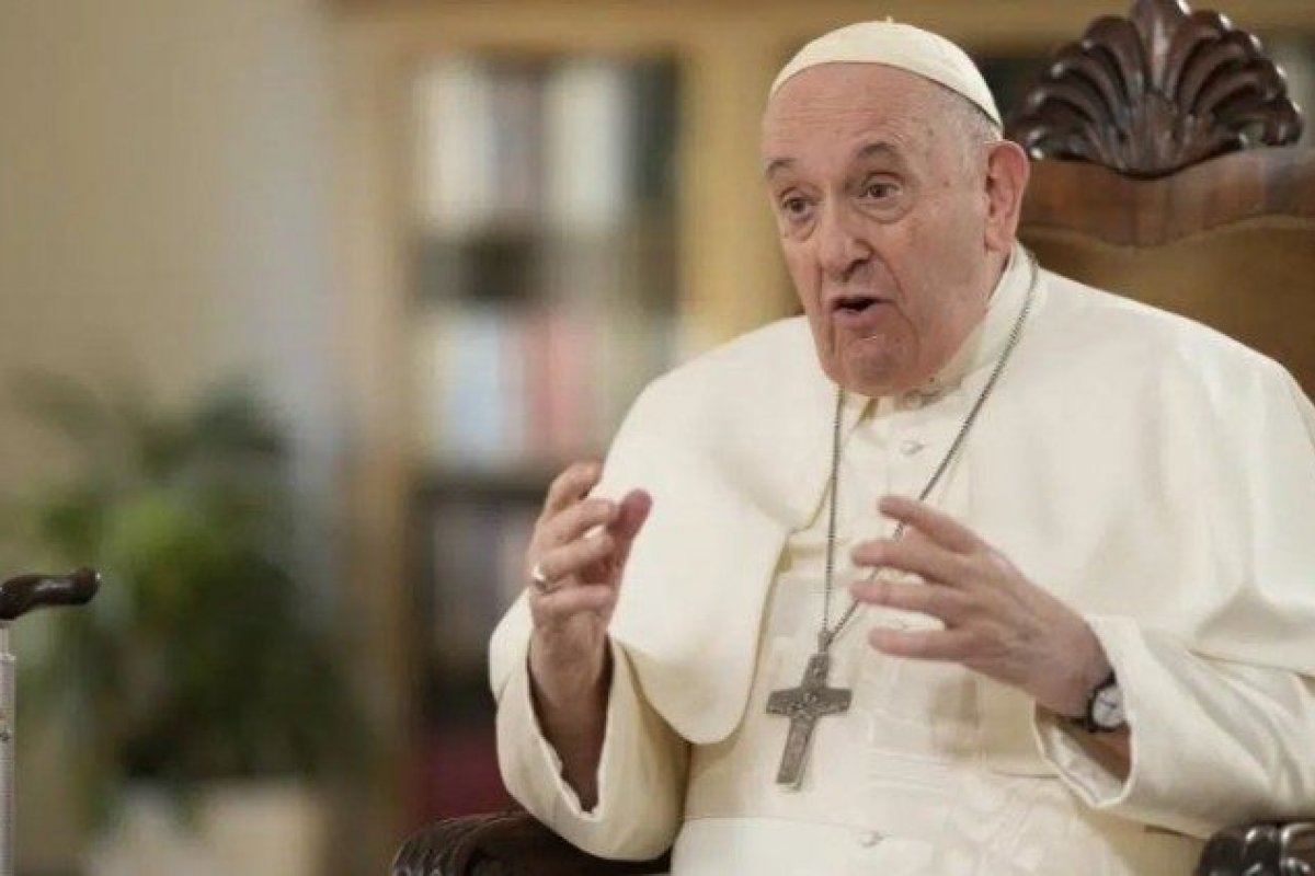 [ Papa Francisco indica possibilidade de bênçãos a casais do mesmo sexo]
