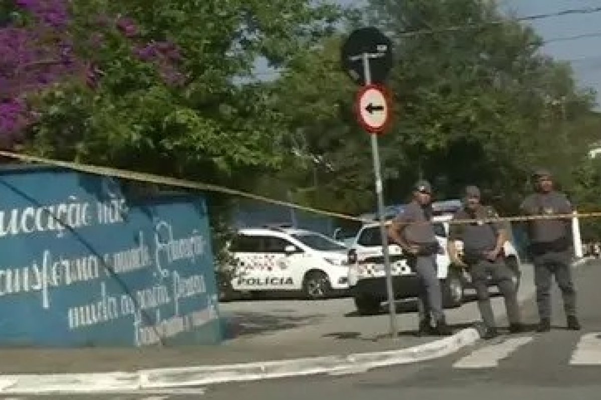 [Atentado em escola de São Paulo causa morte de estudante e deixa feridos]