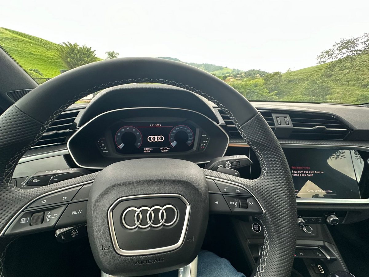 [Audi Q3 chega à linha 2024 em 5 versões e edição especial de 30 anos]
