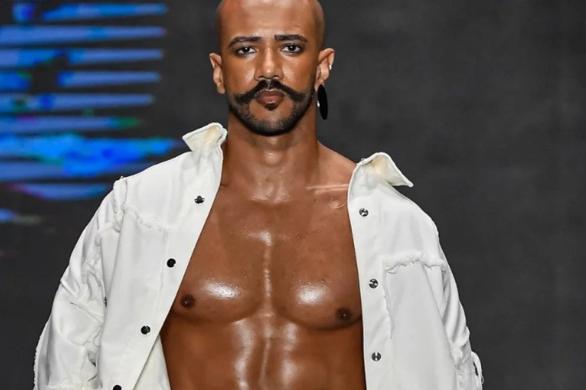 [Com Ricardo Alface na passarela, coleção BRs2 leva o público ao êxtase na, 56ª edição do São Paulo Fashion Week (SPFW)]