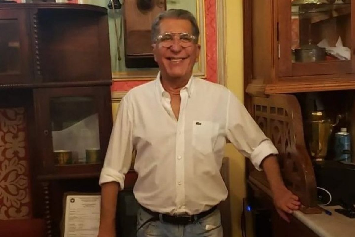 [Artista plástico Paulo Vaz Sampaio celebra nova idade com jantar em sua residência!]