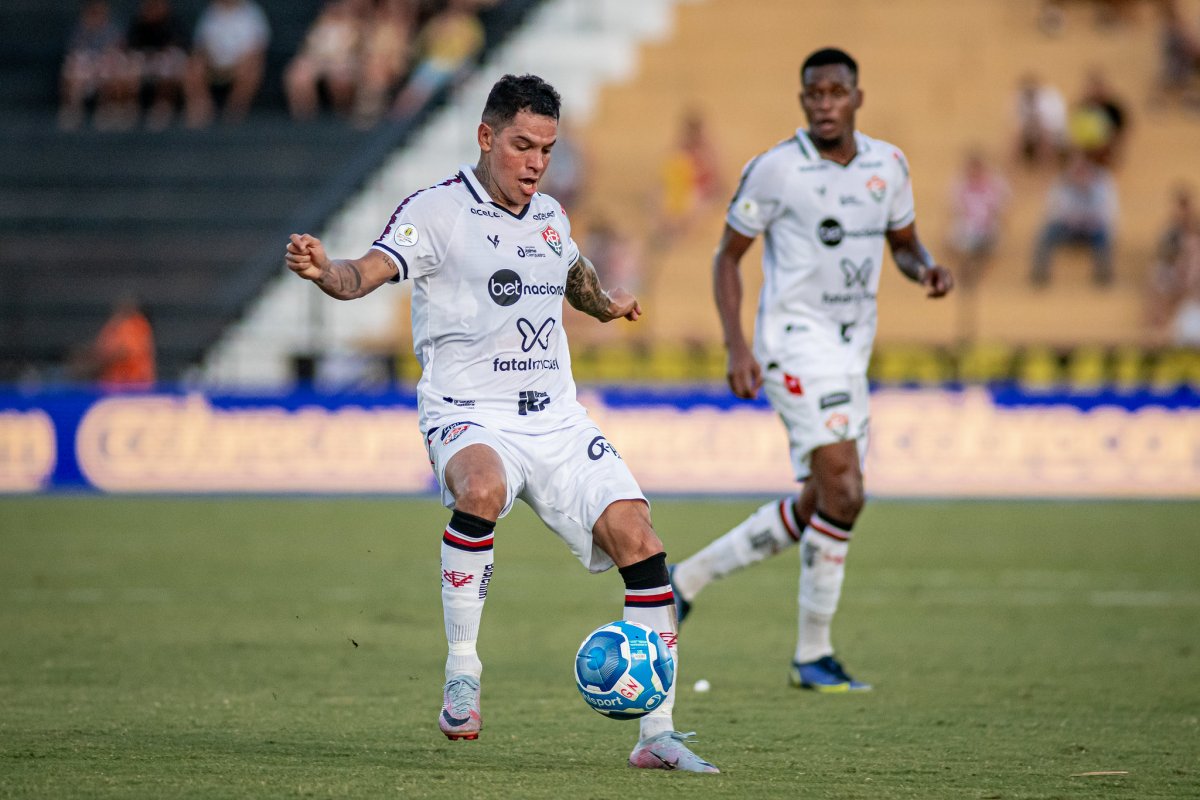 [Vitória enfrenta o Sport no Barradão hoje (18)]