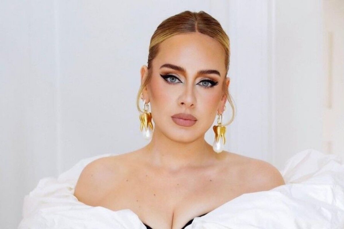[Adele surpreende fãs ao revelar casamento secreto com empresário]