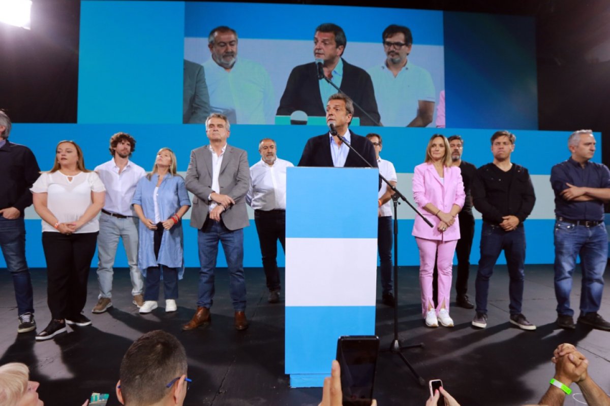 [Massa segue como ministro da Economia e forma equipe de transição na Argentina]