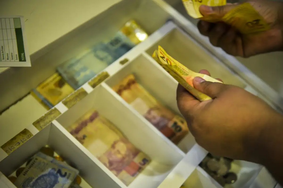 [Desenrola Brasil ajudou 7 milhões de brasileiros a quitarem dívidas em 2023 ]