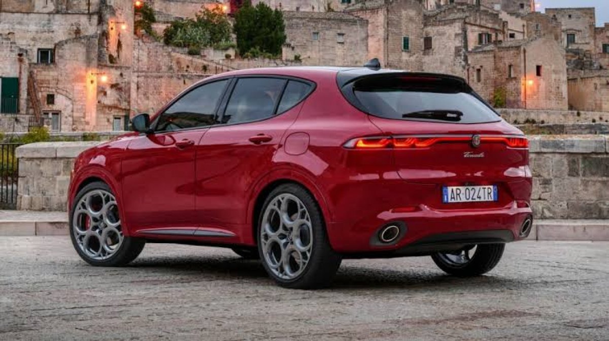 [Alfa Romeo lança série especial “Tributo Italiano” para 3 modelos ]