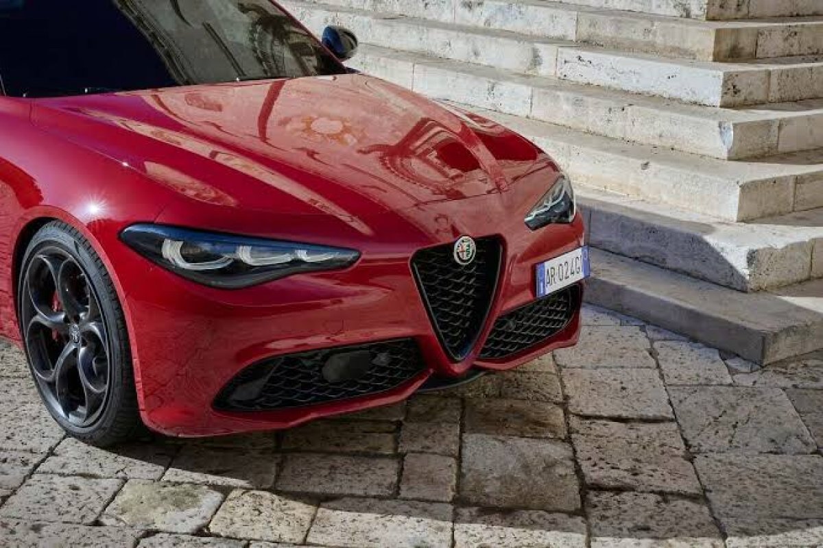 [Alfa Romeo lança série especial “Tributo Italiano” para 3 modelos ]