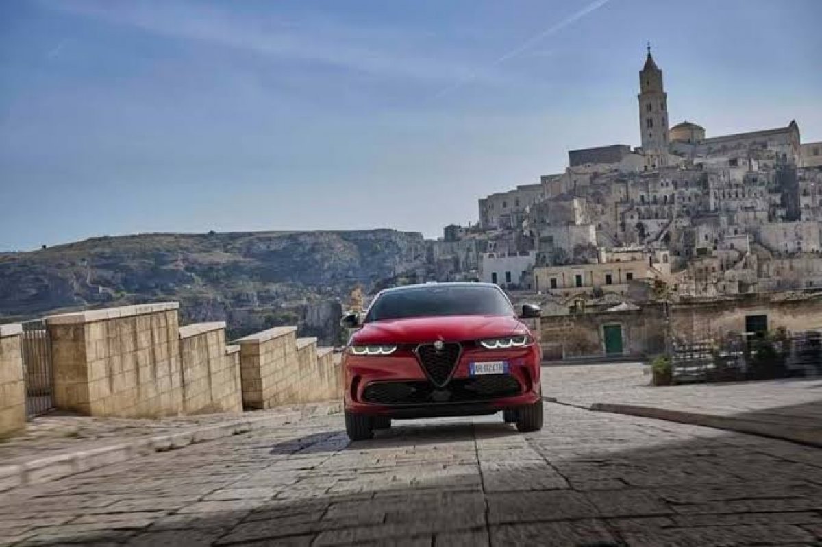 [Alfa Romeo lança série especial “Tributo Italiano” para 3 modelos ]