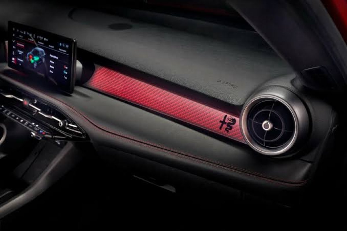 [Alfa Romeo lança série especial “Tributo Italiano” para 3 modelos ]