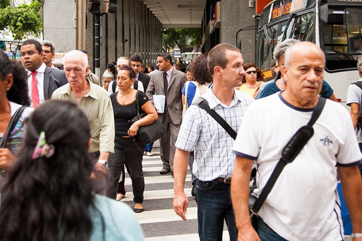 [Longevidade no Brasil  atinge 75,5 anos, aponta IBGE]