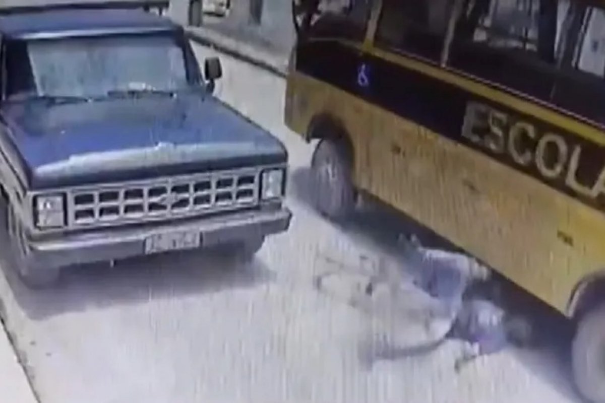 [Ciclista morre após ser atropelado por ônibus escolar na Bahia]