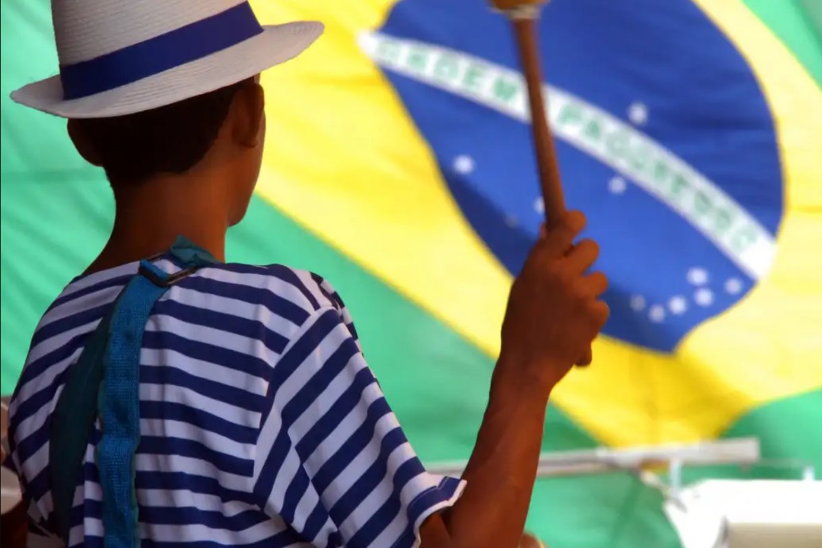 [Samba: expressão cultural brasileira é celebrada hoje (02)]