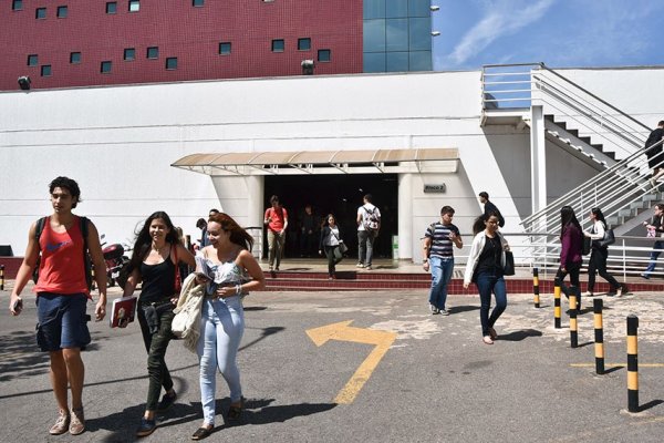 [Comissão de Educação do Senado avalia PL para perdão de dívidas do Fies ]
