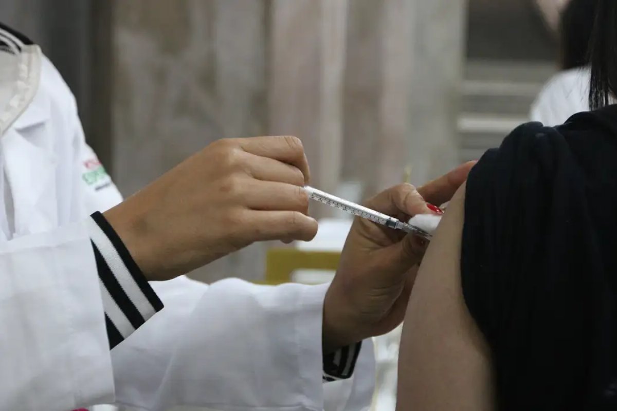 [Com a identificação de duas sublinhagens de uma variante da Covid-19, Ministério da Saúde fortalece importância de vacinação]