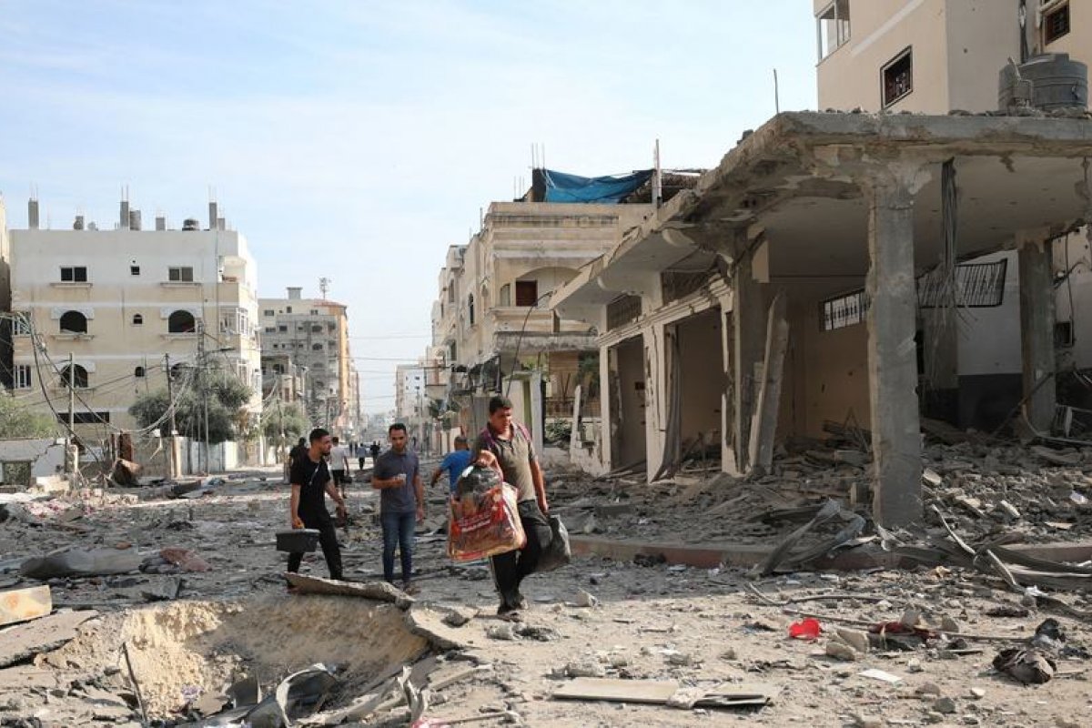 [ Ataque aéreo em Gaza deixa 24 mortos e dezenas de feridos]
