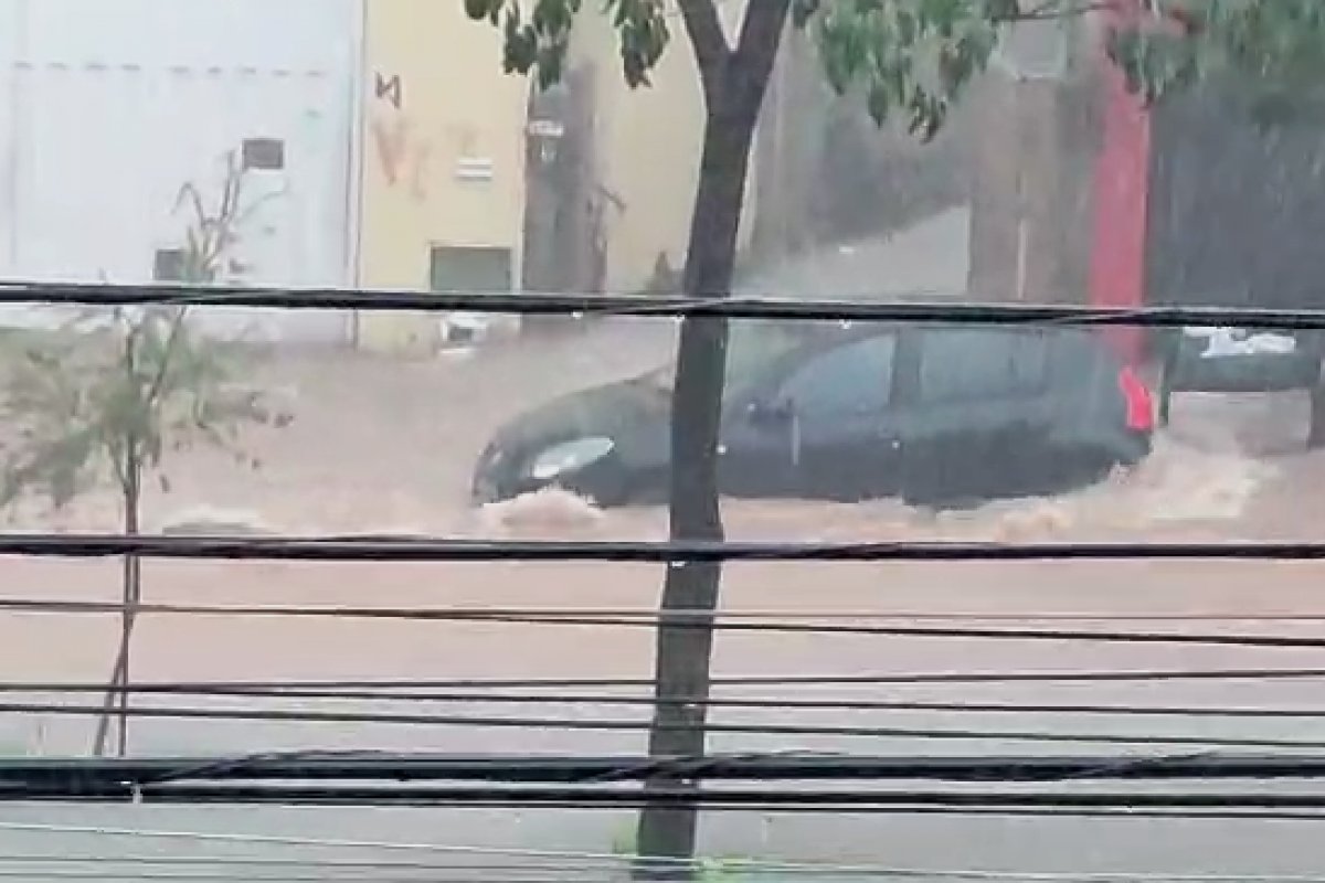 [Vídeo: Chuva causa transtornos em Minas Gerais ]