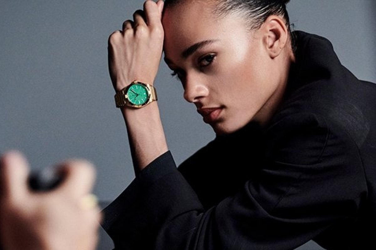 [Victoria Beckham lança coleção de relógios em parceria com a Breitling! ]