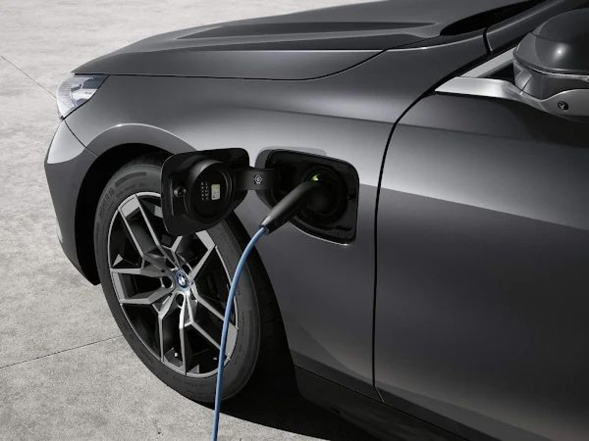 [BMW confirma novo Série 5 530e e i5 elétrico no Brasil já em março]