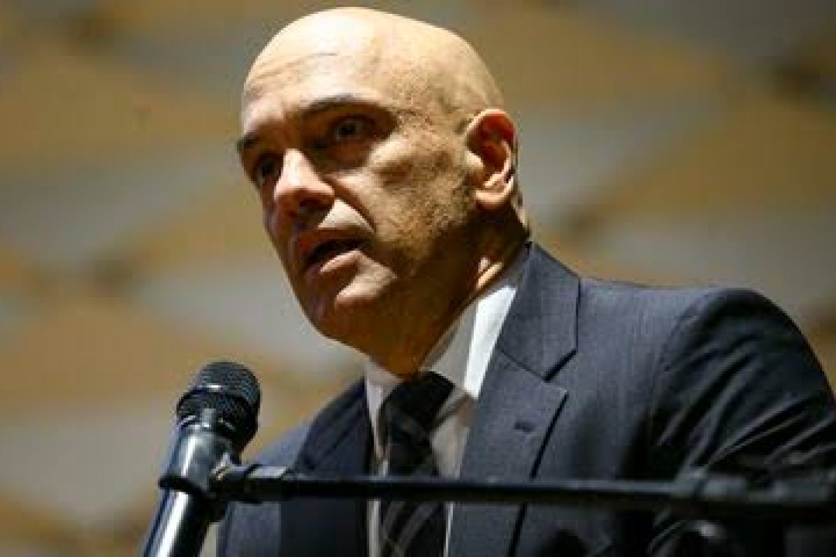 [OAB pede que Moraes reveja decisão que impede comunicação entre advogados]