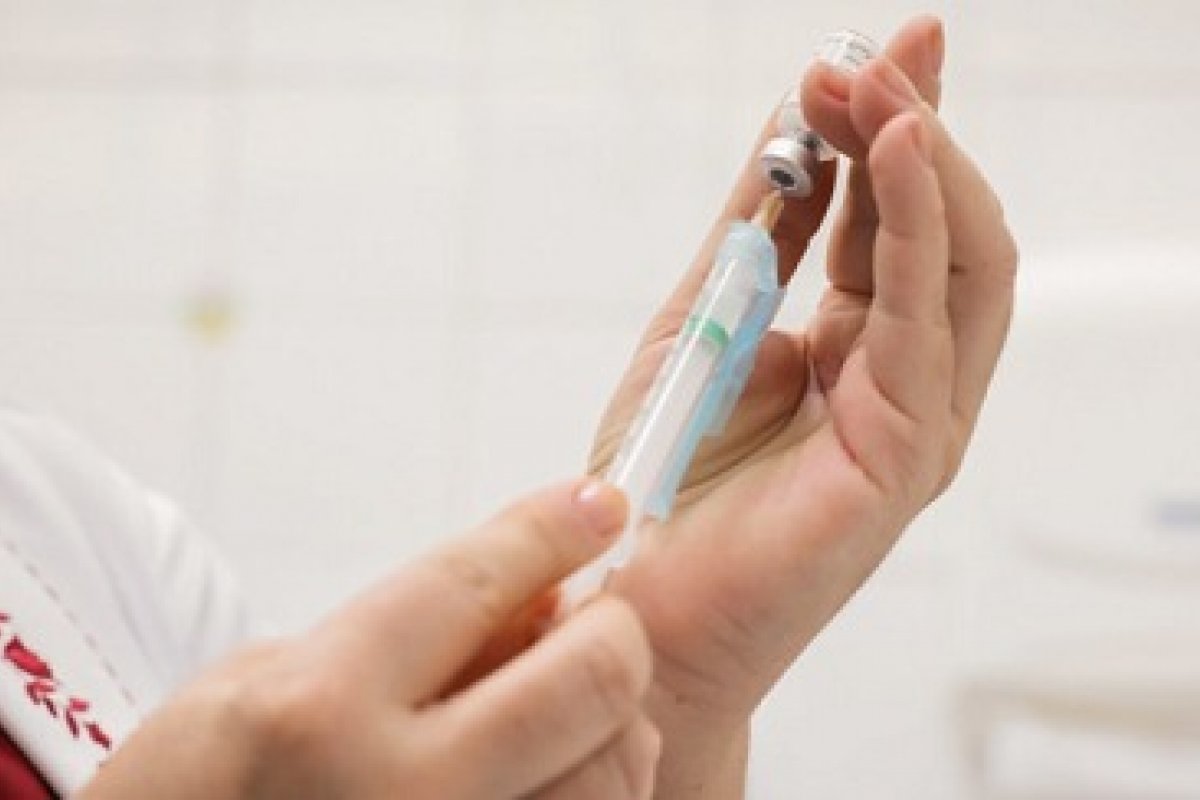 [Ministério da Saúde inicia estudo sobre vacina contra a dengue em adultos ]