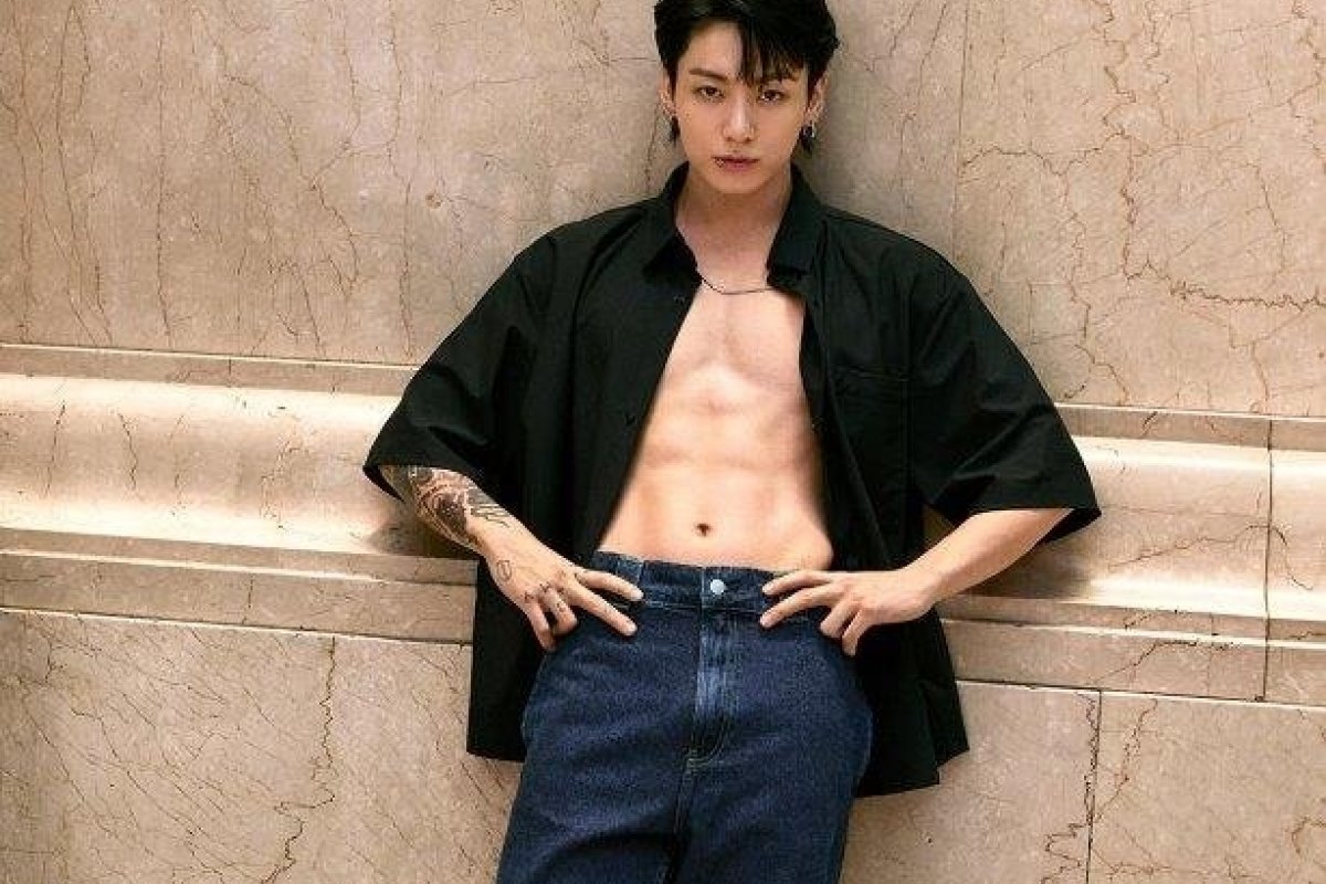 [Calvin Klein apresenta Jung Kook em looks all jeans para sua campanha de Spring 2024!]