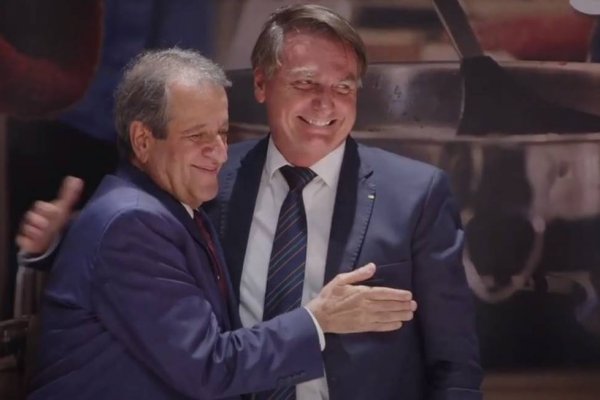 [Bolsonaro e Valdemar se revezam em palco do PL para evitar descumprir ordem de Moraes]