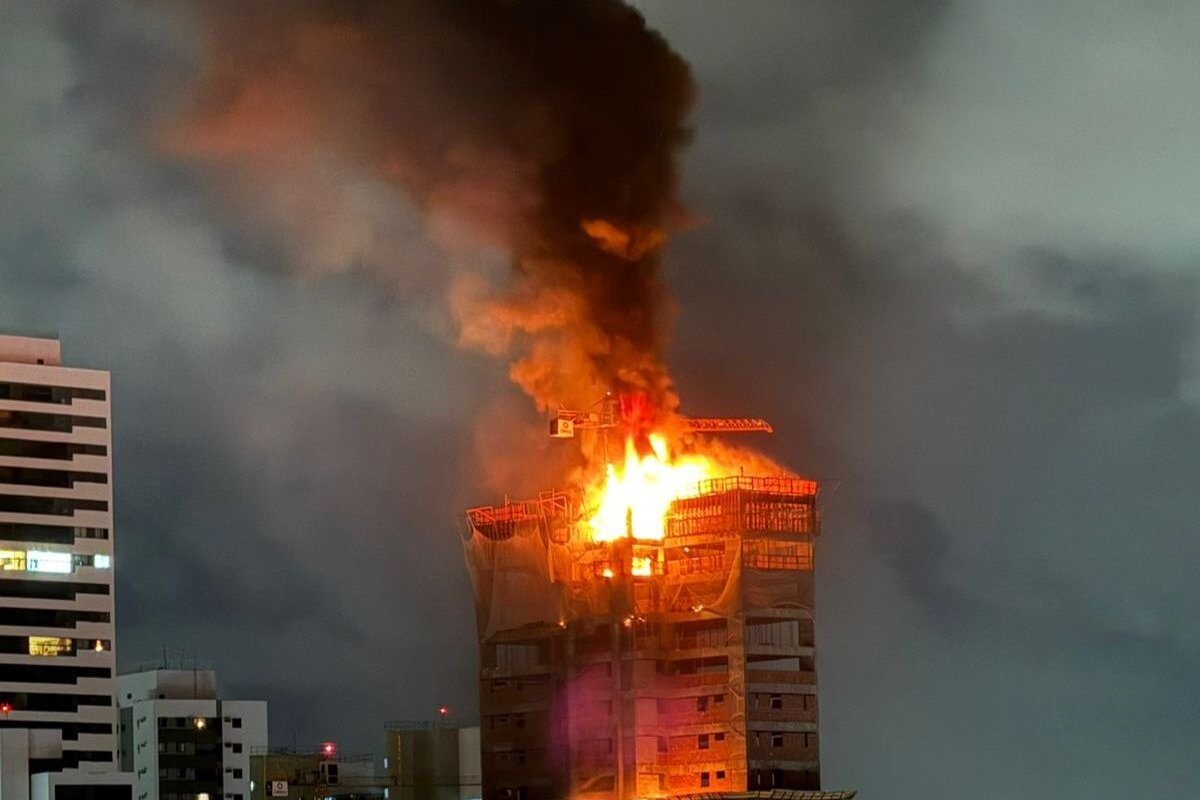 [Incêndio em prédio em construção no Recife pode ter sido causado por curto-circuito]