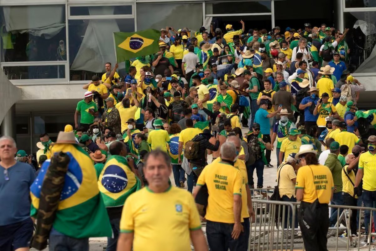 [63% dos brasileiros são contra anistia a responsáveis pelos atentados de 8 de janeiro, diz Datafolha]