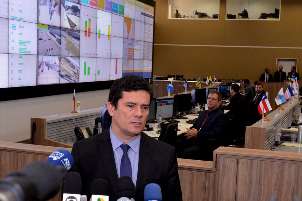 Moro diz que pode ter cometido um [Moro diz que pode ter cometido um