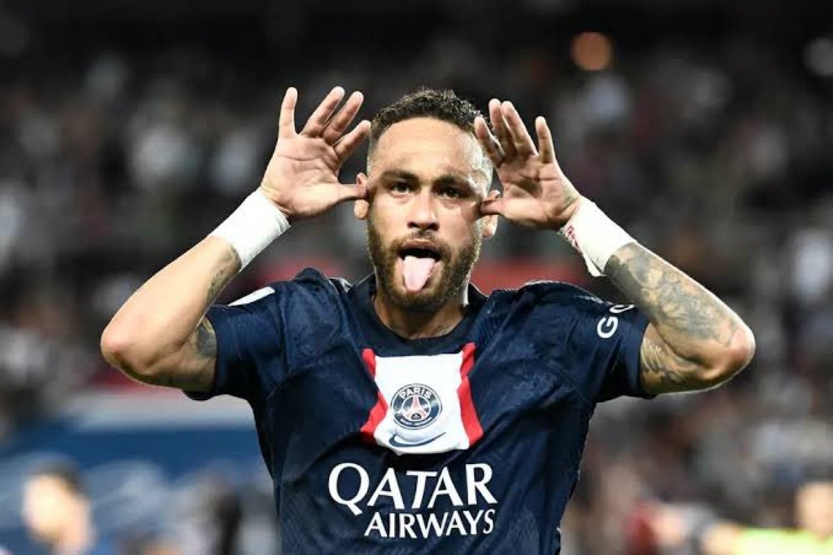 [Técnico do PSG dispensou Neymar pessoalmente, diz jornal ]