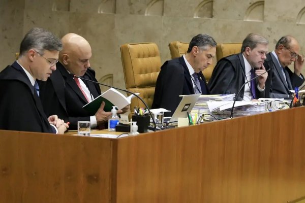 [STF se vê sob ataque, e ministros recorrem a Lula por apoio]