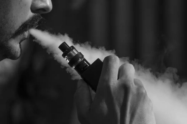 [Anvisa decide se mantém proibição de venda de cigarros eletrônicos no Brasil nesta sexta (19) ]