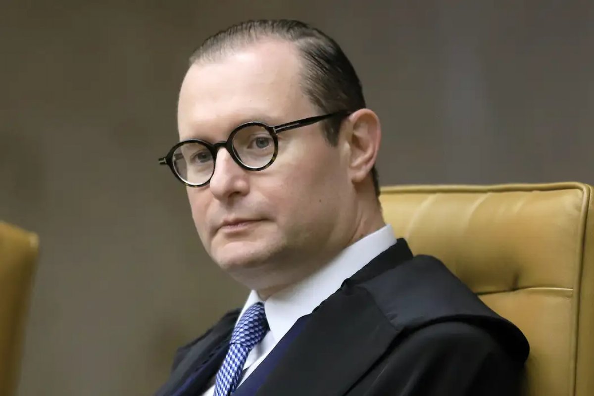 [Defesa de Bolsonaro questiona imparcialidade de Zanin para julgar recurso no STF ]