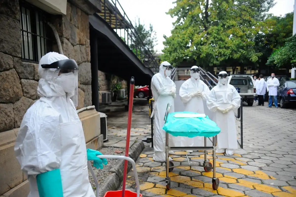 [Dez anos após grande epidemia de ebola, remédios não chegam a quem mais precisa na África]