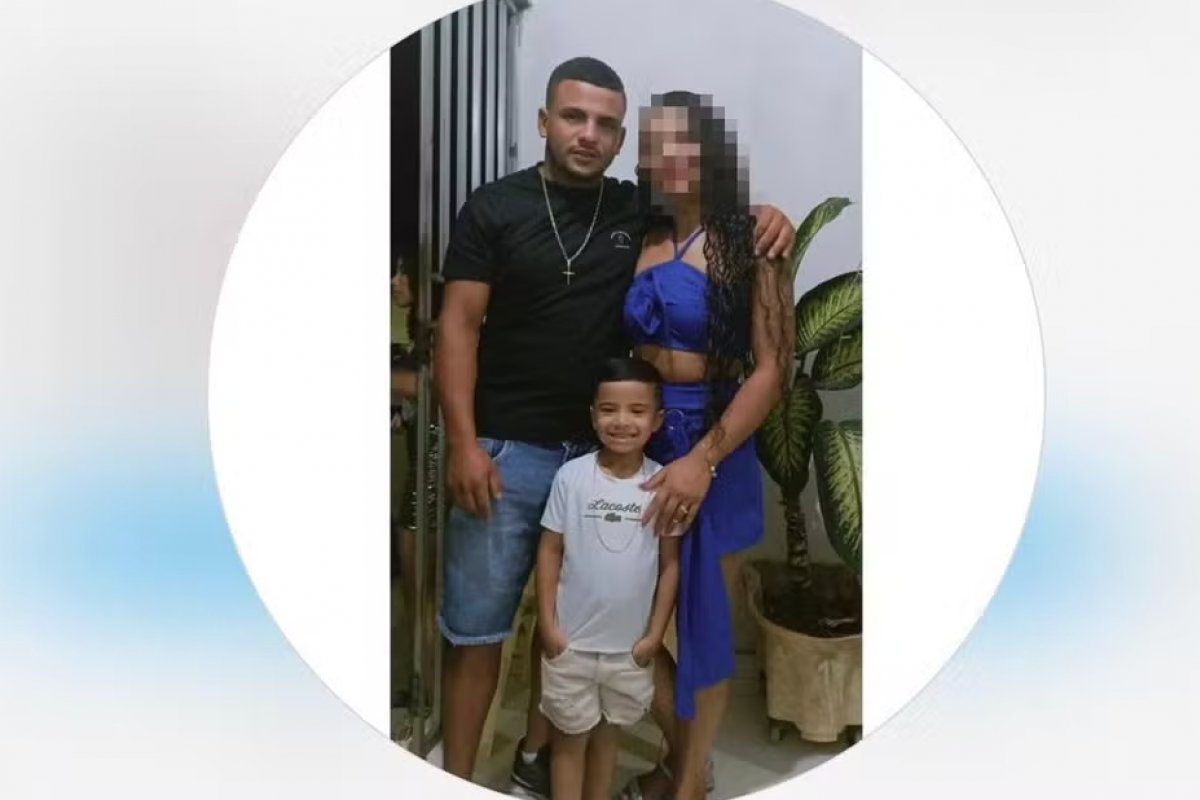 [Pai e filho morrem após colisão entre carro e caminhão no sudoeste da Bahia ]
