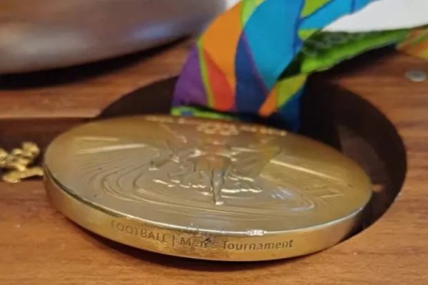 [Medalhista olímpico no Rio coloca medalha de ouro à venda por R$170 mil]