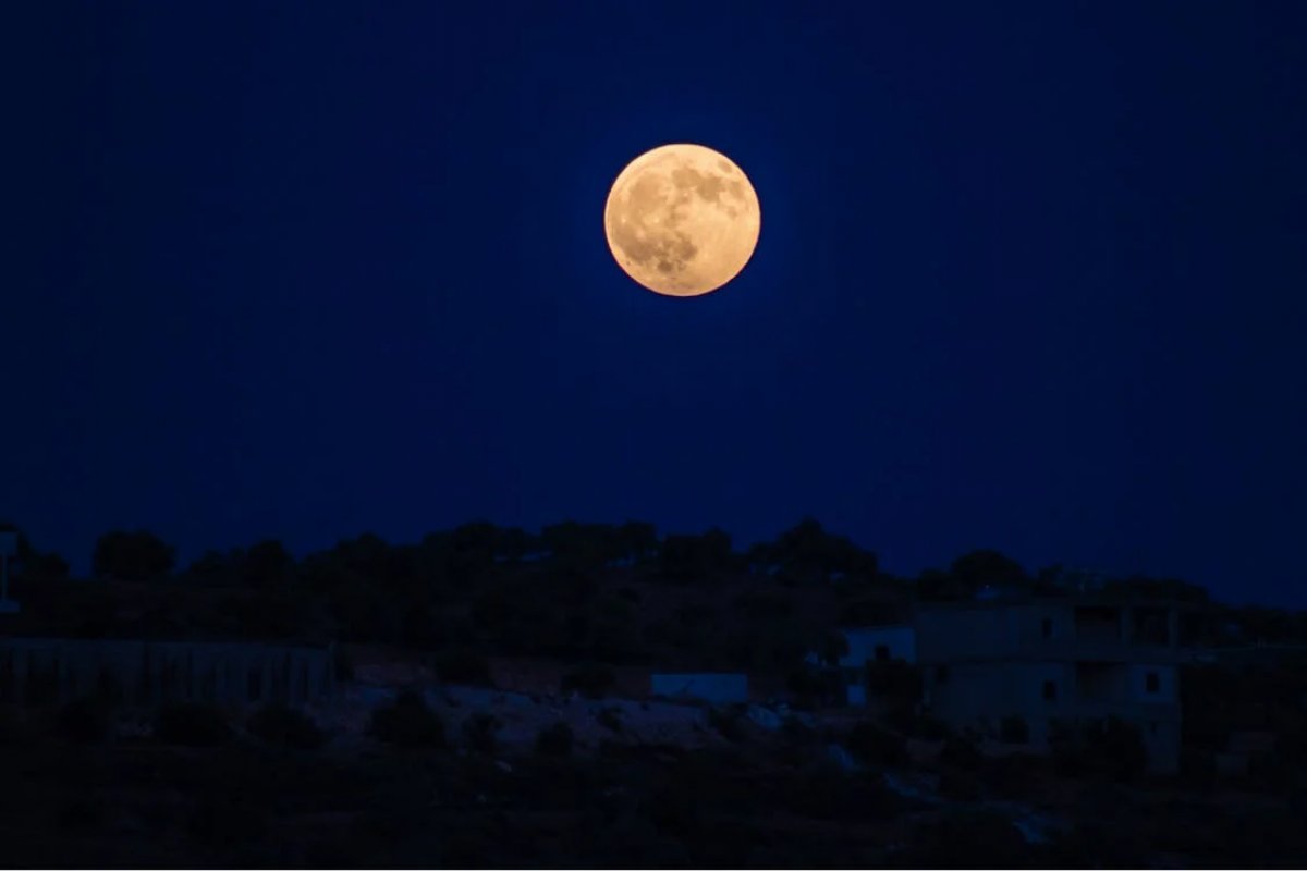 [Lua 'Cheia Rosa’ poderá ser vista no Brasil nesta terça]