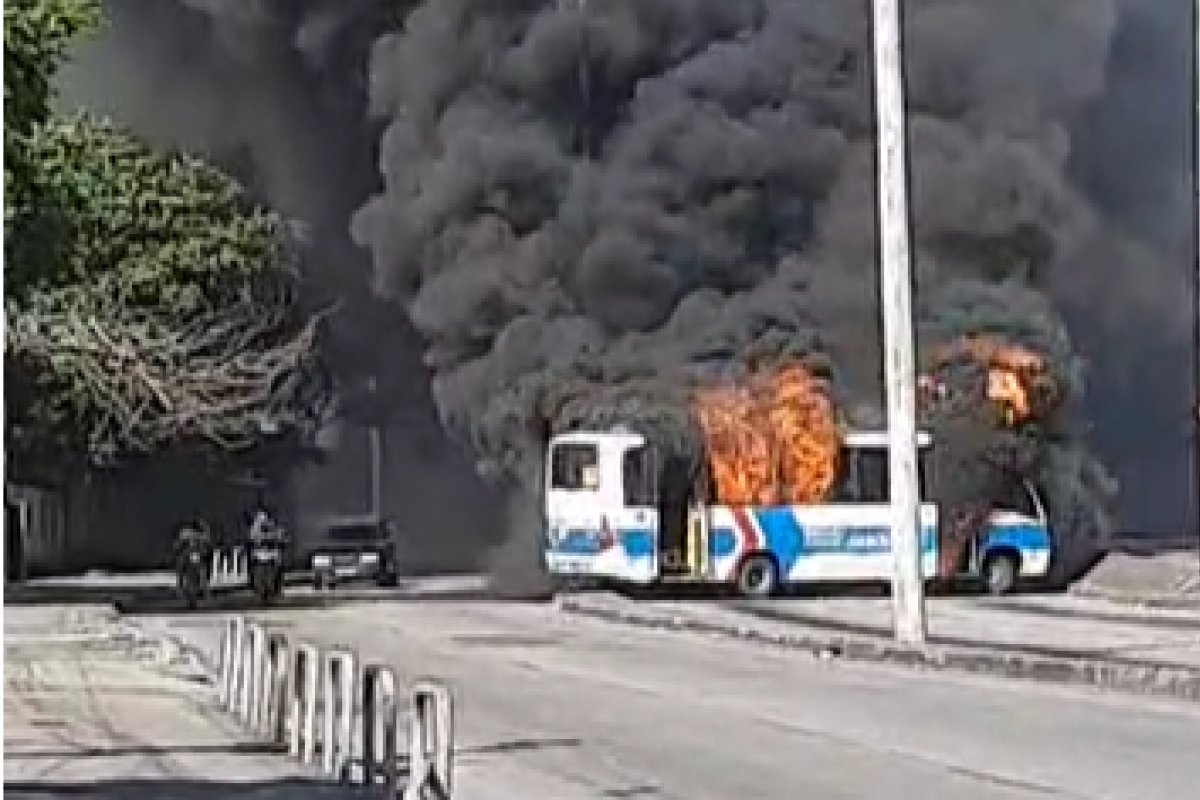 [Rio de Janeiro teve mais de 2,8 mil ônibus vandalizados em um ano]