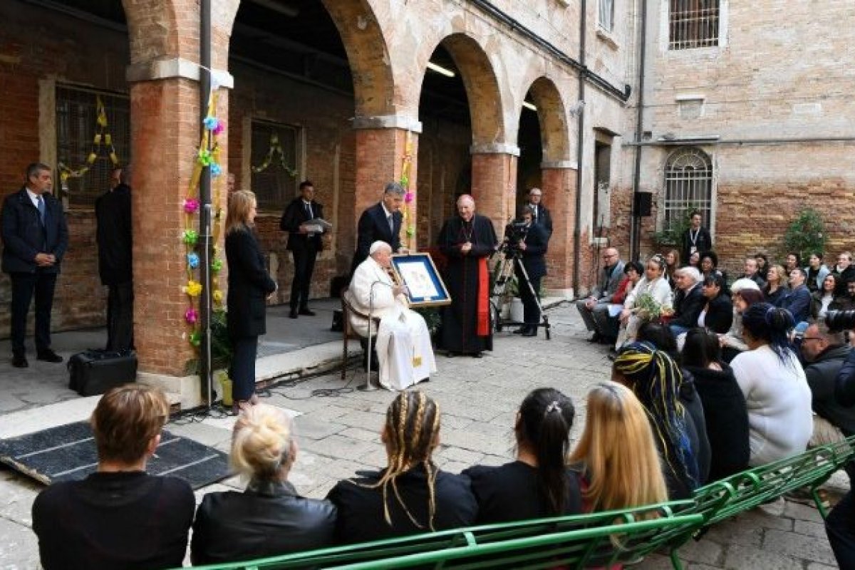 [Papa Francisco visita prisioneiras e artistas de Veneza neste domingo (28)]