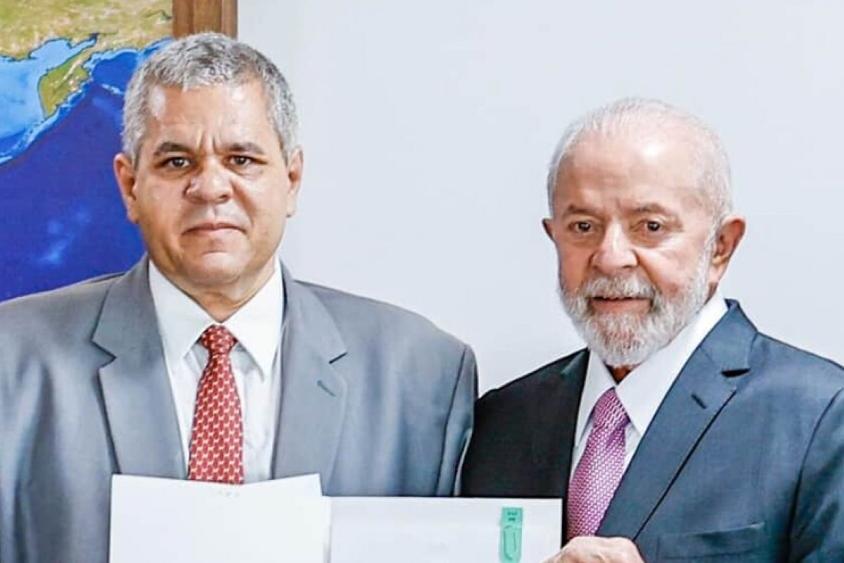 [Lula escolhe advogado Antônio Fabrício para vaga no TST ]