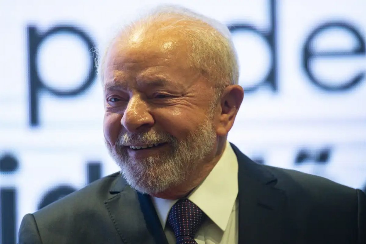 [Lula diz que não haverá desoneração da folha de pagamento 'para ricos' em ato em Itaquera]