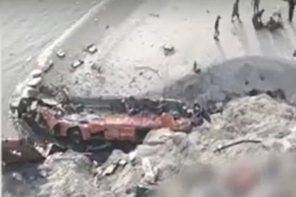 [Acidente de ônibus nas montanhas do Paquistão deixa 20 mortos ]